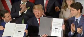 Трамп оконфузился на саммите G20, подписав документ огромным маркером