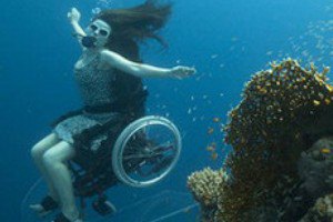 В Британии разработали подводную инвалидную коляску