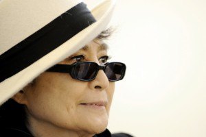 Йоко Оно создаст фильм из улыбок людей со всей планеты