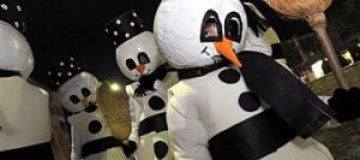 На рождественском параде арестовали снеговика 
