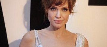 Анджелине Джоли удалили грудь