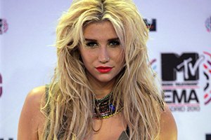 Kesha обвинила продюсера в сексуальных домогательствах