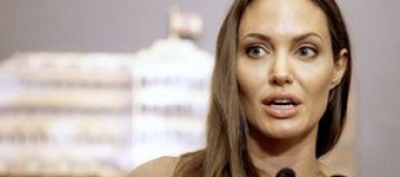 Анджелину Джоли не пустили в Судан