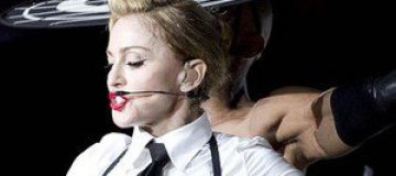 Парижские фанаты освистали Мадонну и прогнали ее со сцены