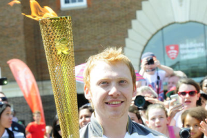 Звезда "Гарри Поттера" пробежался с Олимпийским огнем 