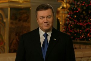 Януковичу на Рождество в женском монастыре подарили икону