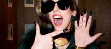 Леди Гага показала кольцо для помолвки 