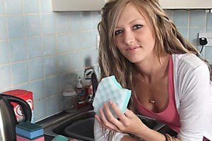 21-летняя британка питается поролоновыми губками и мылом