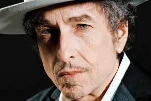 Обама вручил Бобу Дилану высшую награду США 