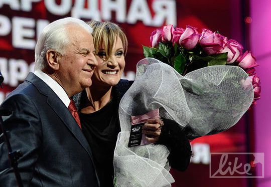 Первый президент Украины Леонид Кравчук и французская певица Патрисия Каас