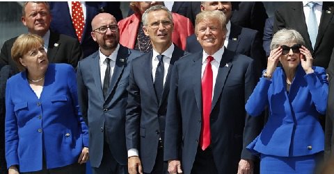 Меркель и Мэй выбрали почти одинаковую одежду на саммит НАТО
