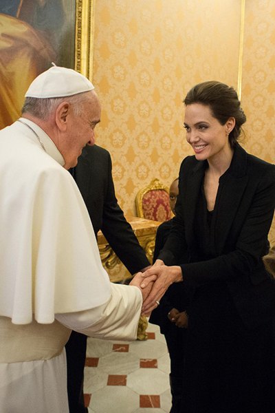 Анджелина Джоли, Папа Римский