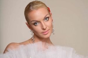 Анастасия Волочкова записала новую песню