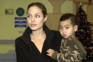 Сын Анджелины Джоли стал слишком агрессивным