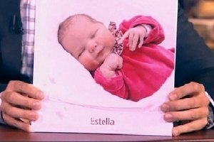 Шатунов показал фото новорожденной дочери