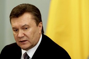 Янукович и Азаров выразили соболезнования родным Ступки 