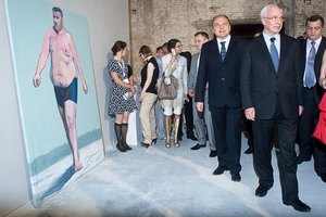Азаров, Кулиняк и Порошенко посетили первую киевскую биеннале