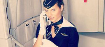 Уволенную из "Аэрофлота" стюардессу взяли на работу "ВКонтакте"