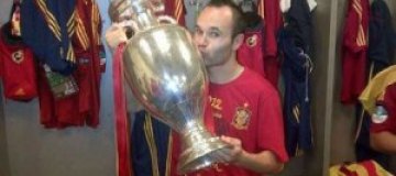 Лучший футболист "Евро-2012" женился на парикмахерше