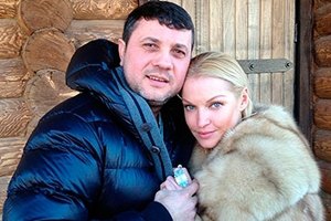 Волочкова сообщила любовнику о расставании через соцсеть 