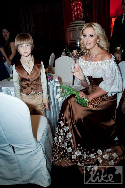 Телеведущая Снежана Егорова унесла победу в номинации &quot;мама&quot;