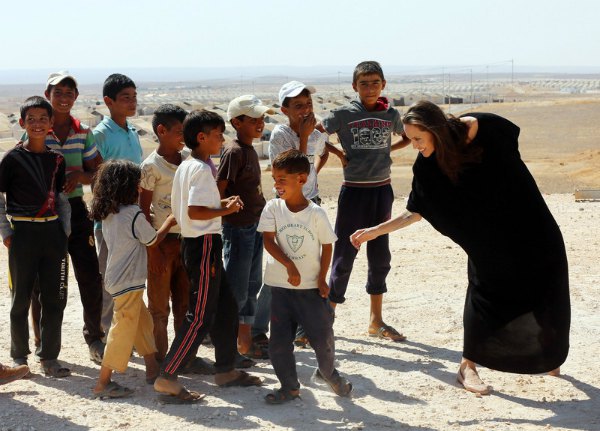 Анджелина Джоли в лагере беженцев