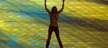 FEMEN открыли НСК "Олимпийский" раньше Януковича