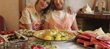 Наталья Водянова гордится мамой, продающей пирожки