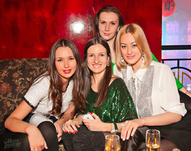 Елизавета Ющенко с подружками