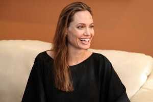 Правая нога Анджелины Джоли завела микроблог