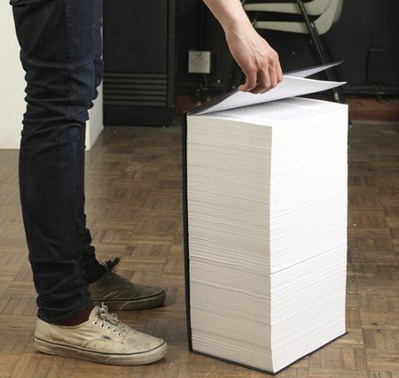 Так выглядит одна из самых толстых книг на сегодняшний день - печатная WIKIPEDIA. Ее объем - 4032 страницы