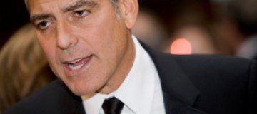 Клуни сделал возлюбленной предложение и сбежал от нее