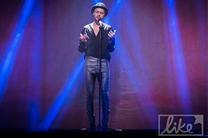 Макс Барских выступил с "Песней мира" на YUNA-2014