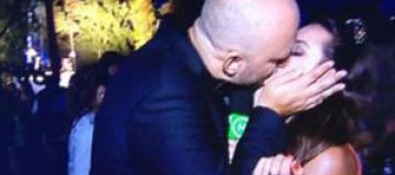 Потап поцеловал журналистку на глазах у жены