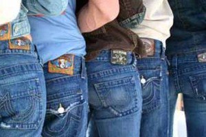Психологи назвали джинсы "депрессивной" одеждой 