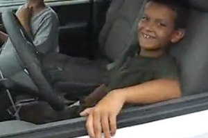 11-летний латвиец подвез своих пьяных родителей