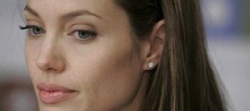 Анджелина Джоли на третьем месяце беременности?