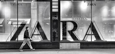 Знаменитый масс-маркет Zara изменил свой логотип