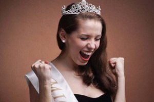 Украинка завоевала титул "Мисс Европа" на конкурсе красоты среди глухих