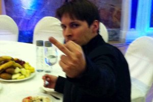 Павел Дуров разбрасывал деньги из окна