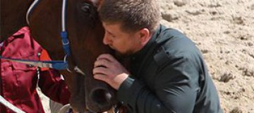 Кадыров признал поцелуи дикостью