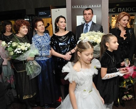 Супруга Виктора Януковича надела то же, в чем уже выходила в свет