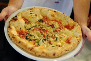 В Италии повар напал на разочарованного пиццей посетителя ресторана