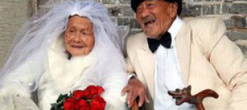 Китайская пара устроила свадебный фотосет после 88 лет брака