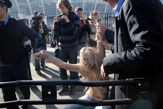Акция женского движения FEMEN &quot;Евро-угар&quot;