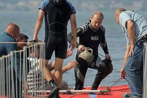 Путин нашел под водой заранее подложенные амфоры