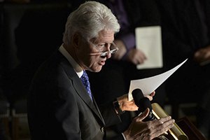 Билл Клинтон поддержал "смелых украинцев"