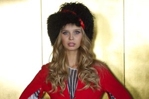 "Мисс Украина Вселенна-2012" везет с собой на дефиле саблю