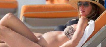 Беременная Жизель Бюндхен показала животик на пляже 