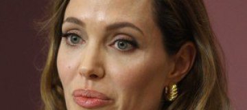 Джоли пожертвовала $100 тыс. сирийским беженцам